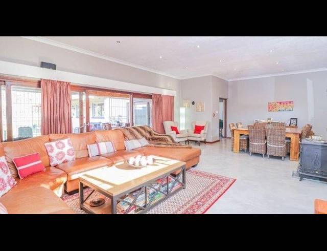 7 BEDROOM HOUSE FOR SALE IN BRYANSTON